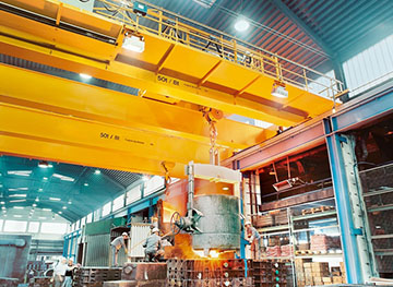 用于钢材生产和铸造特种起重机
